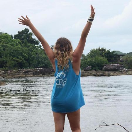 Хостел Mad Monkey Koh Rong Samloem Ронгсанлем Экстерьер фото