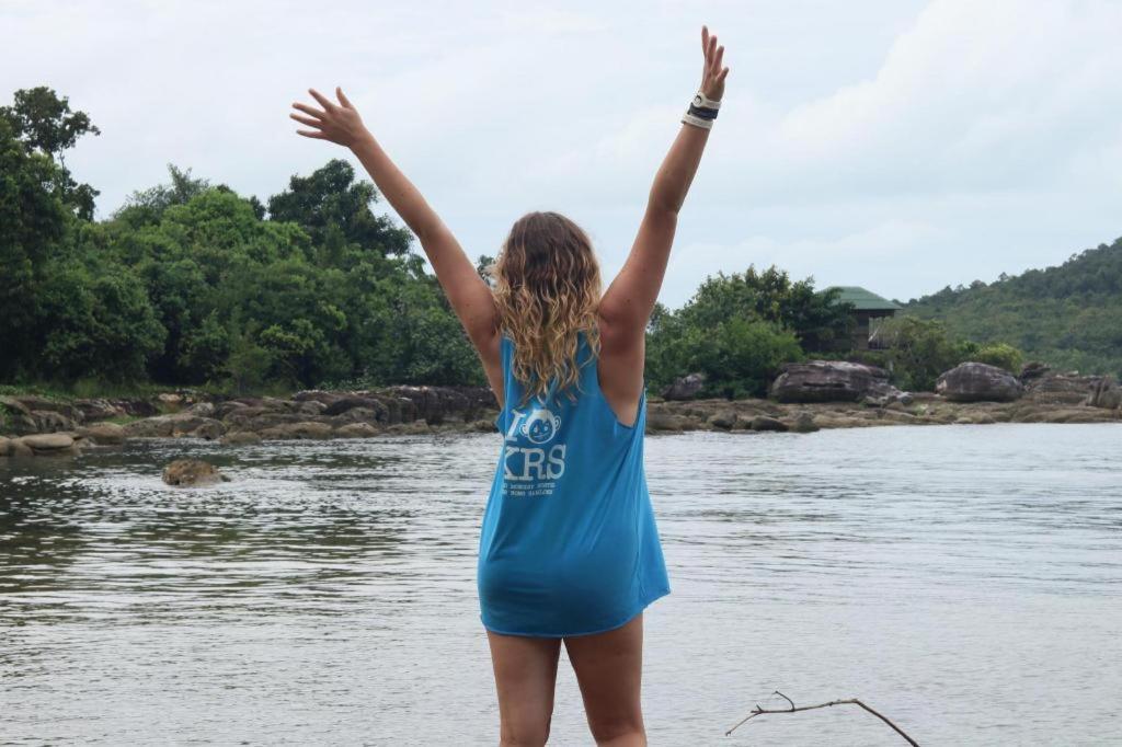 Хостел Mad Monkey Koh Rong Samloem Ронгсанлем Экстерьер фото